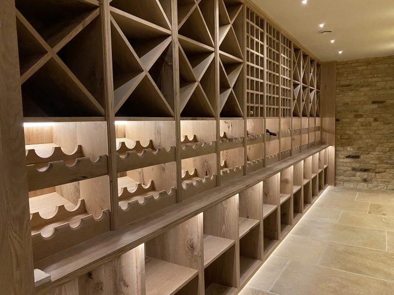 Bespoke oak wine cellar in the Cotswolds, photo 3