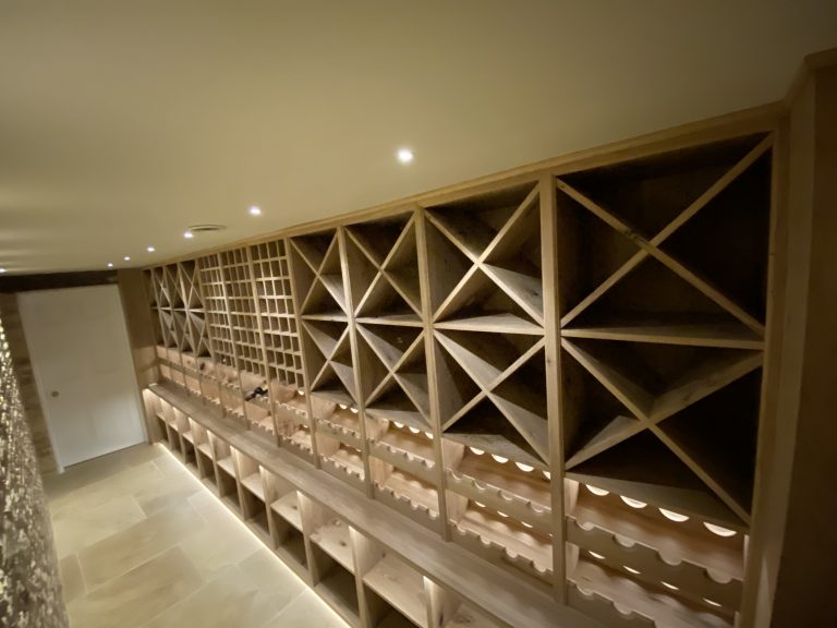 Bespoke oak wine cellar in the Cotswolds, photo 4
