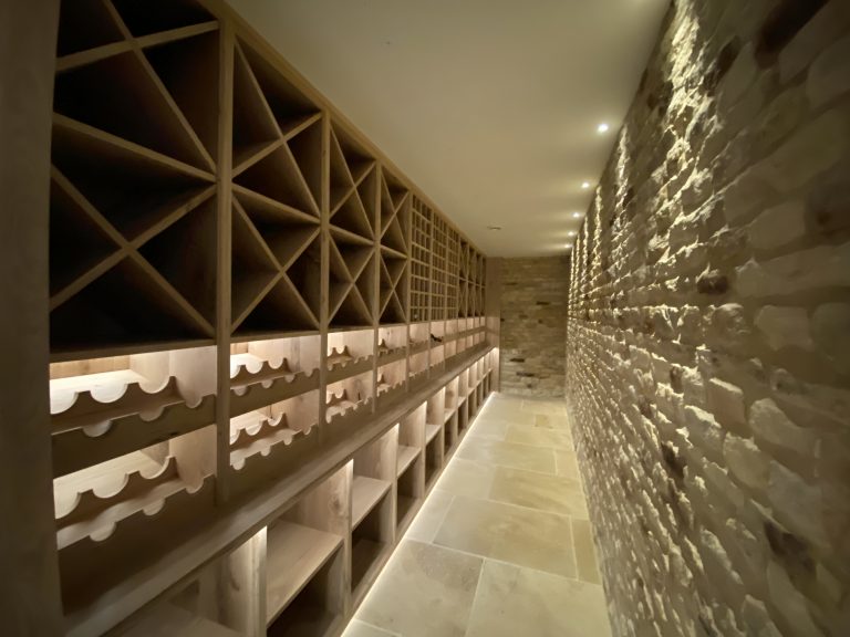 Bespoke oak wine cellar in the Cotswolds, photo 1