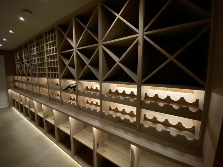 Bespoke oak wine cellar in the Cotswolds, photo 2
